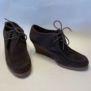 Lauren Ralph Lauren Denver women’s brown suede wedge ankle boot. Size 8.